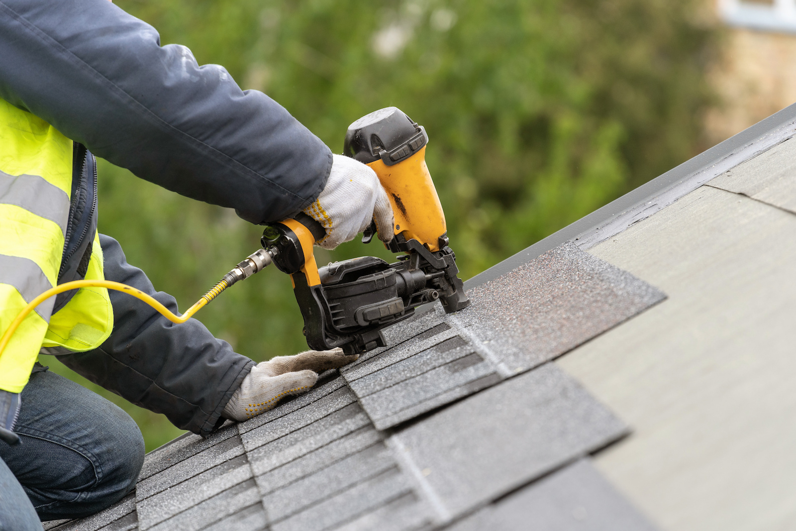 Common Shingle Issues That Require Professional Repair